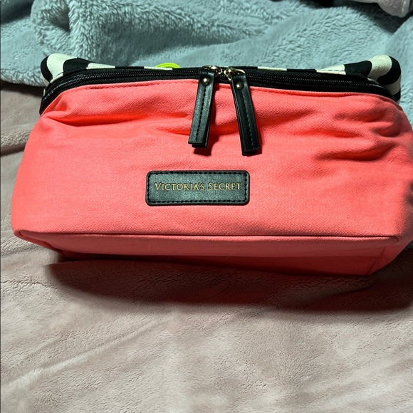 Victoria's Secret Travel bag for intimate items - Picture 2 of 5